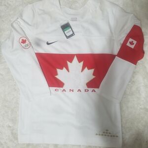 **BRAND NEW AND PRICE TAGGED** Team Canada White and Red Hockey Jersey L/XL